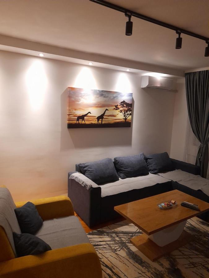 Holiday Apartaments 2 Ni Buitenkant foto