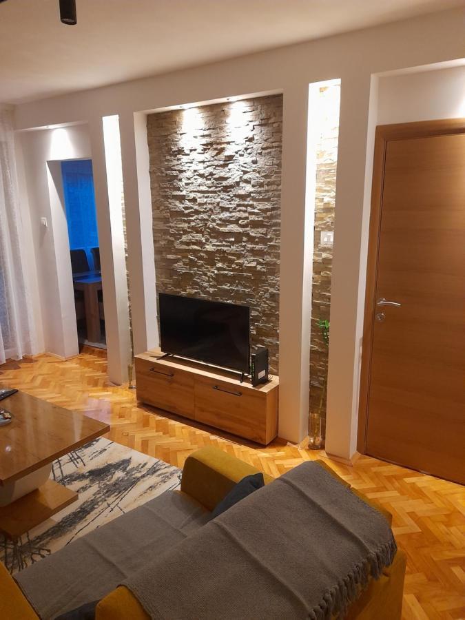 Holiday Apartaments 2 Ni Buitenkant foto