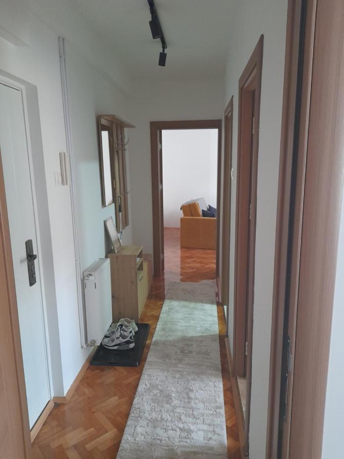 Holiday Apartaments 2 Ni Buitenkant foto