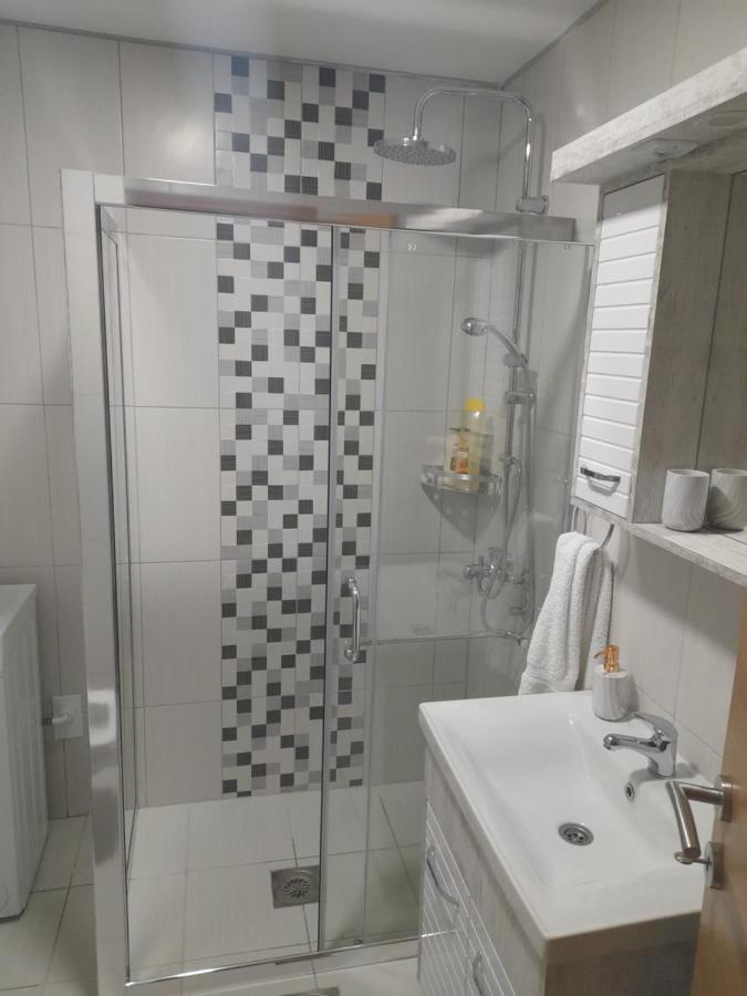 Holiday Apartaments 2 Ni Buitenkant foto