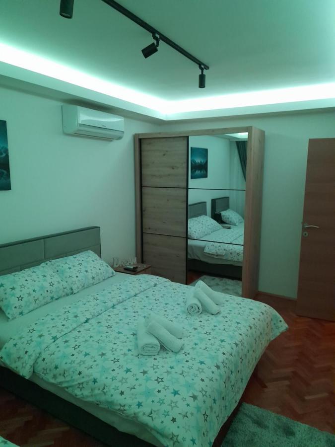 Holiday Apartaments 2 Ni Buitenkant foto