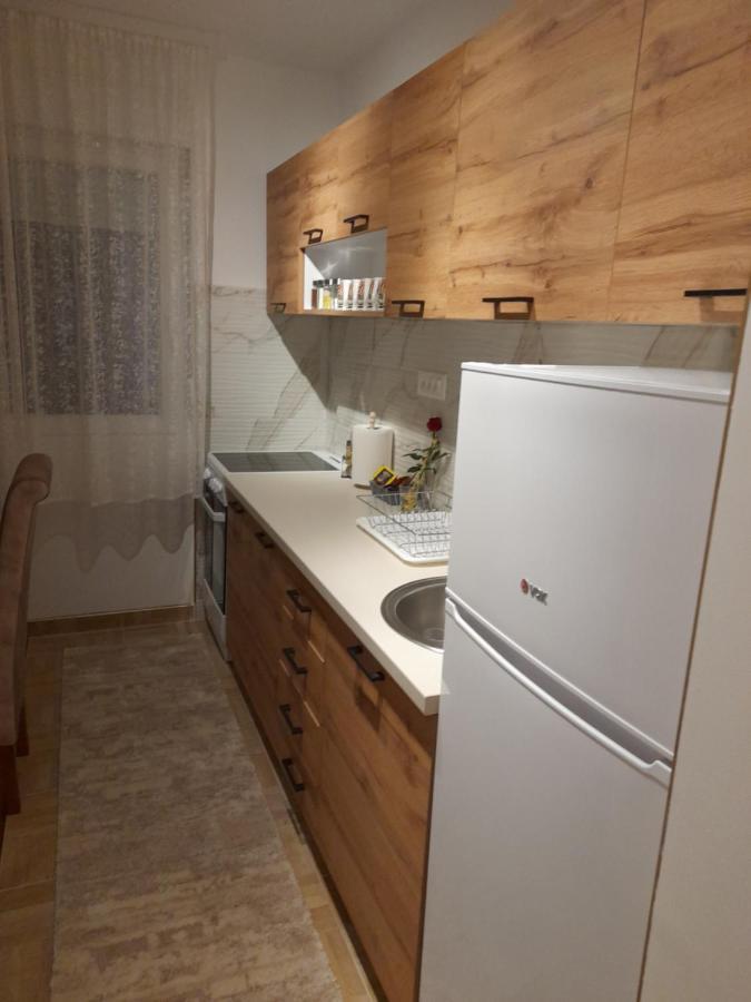 Holiday Apartaments 2 Ni Buitenkant foto