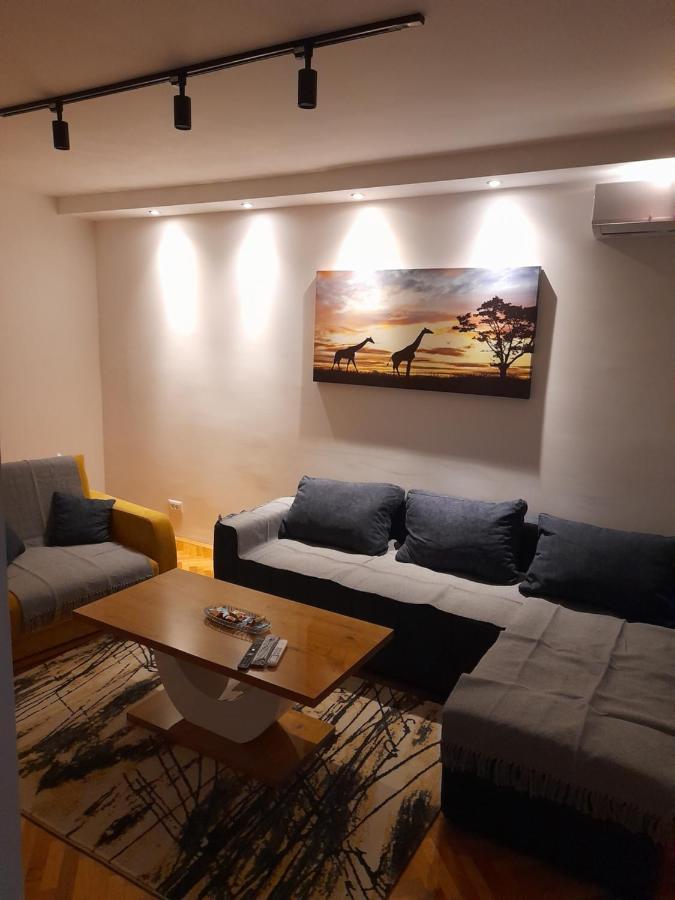 Holiday Apartaments 2 Ni Buitenkant foto