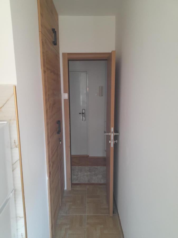 Holiday Apartaments 2 Ni Buitenkant foto